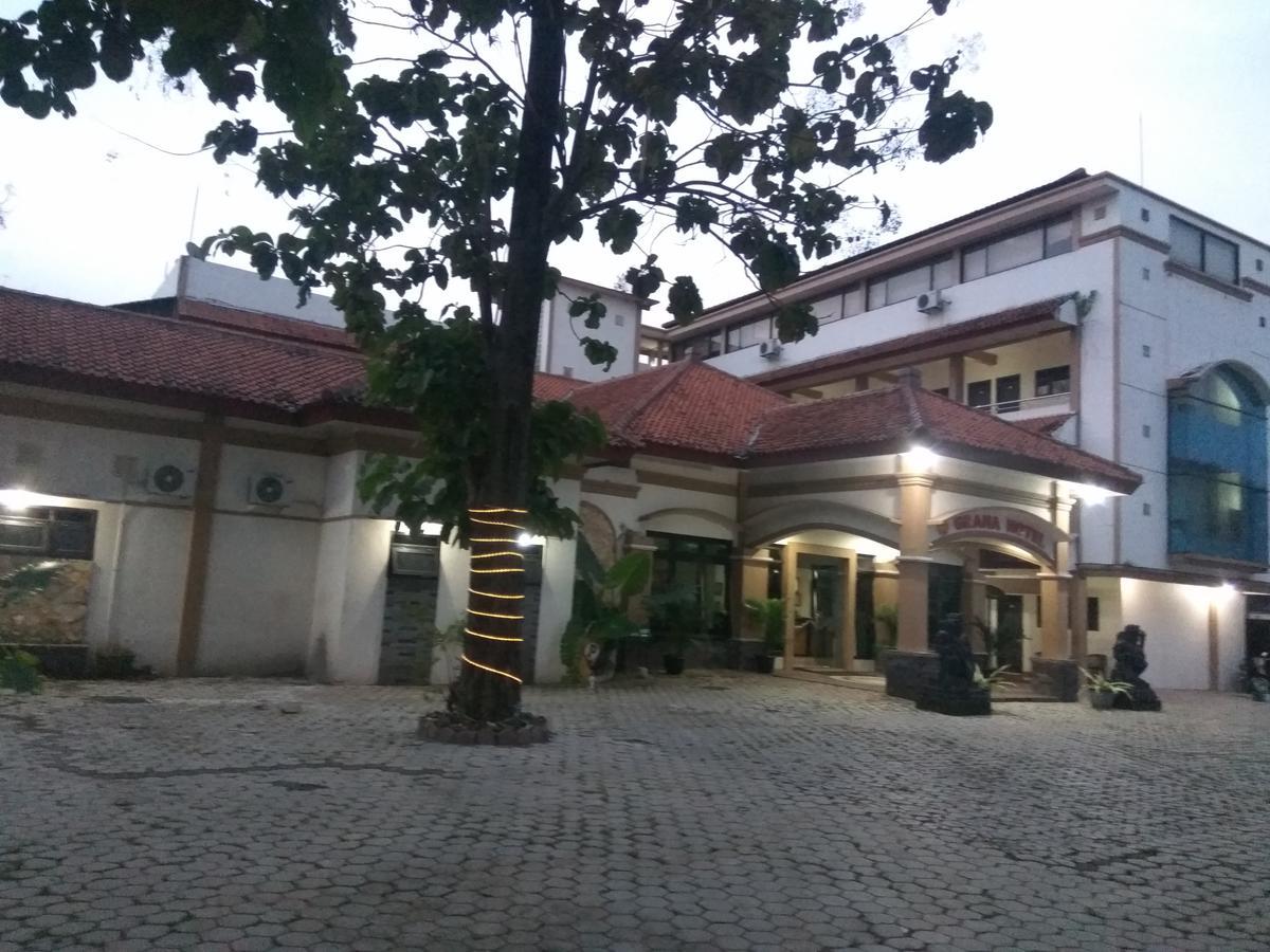 Sragen Graha Hotel מראה חיצוני תמונה